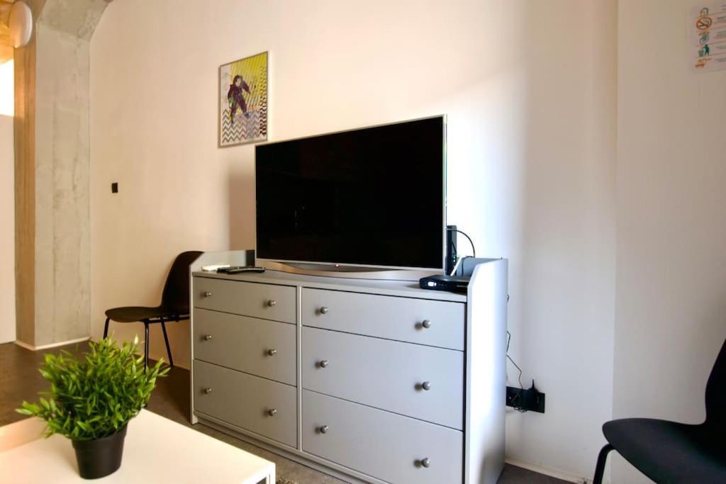 Studio Apartment By Hi5- Rottenbiller Apartment Budapest Eksteriør billede