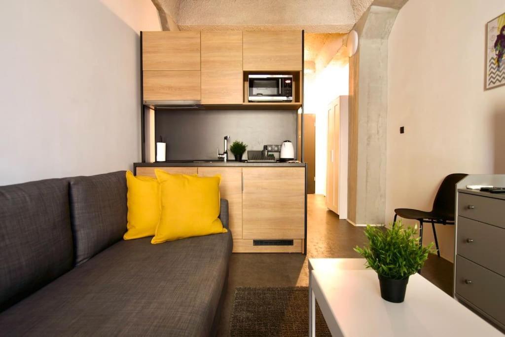 Studio Apartment By Hi5- Rottenbiller Apartment Budapest Eksteriør billede