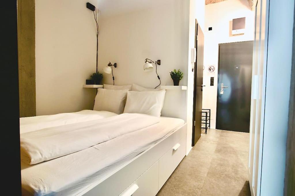 Studio Apartment By Hi5- Rottenbiller Apartment Budapest Eksteriør billede